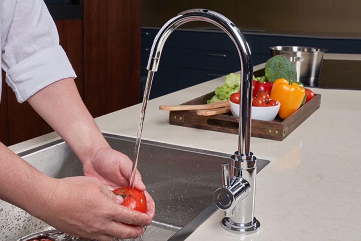 Thiết bị lọc nước EU101 với công nghệ màng lọc sợi rỗng giúp giữ lại khoáng chất tự nhiên có lợi cho sức khỏe