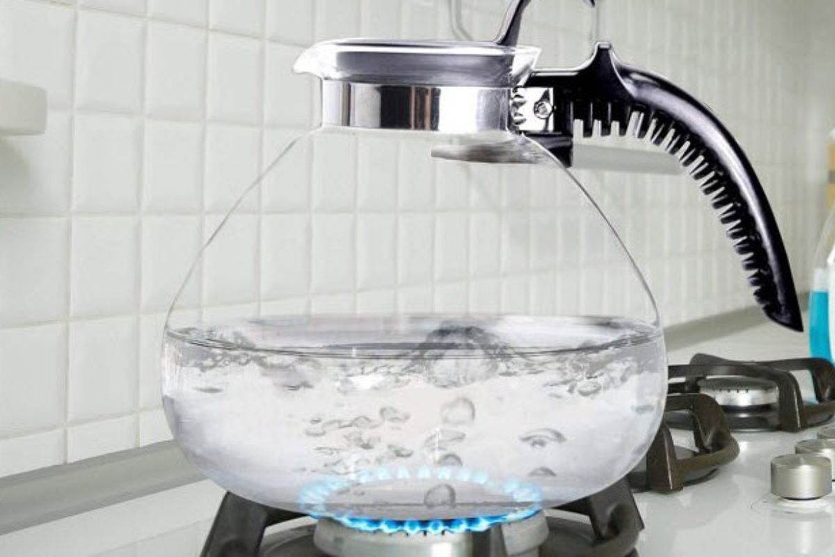 Có nên đun sôi nước ion kiềm để uống không?