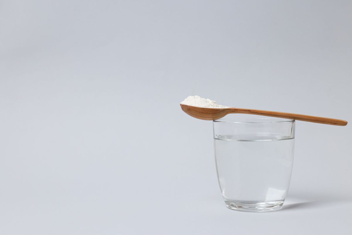 Dùng hóa chất như muối softener để làm mềm nước