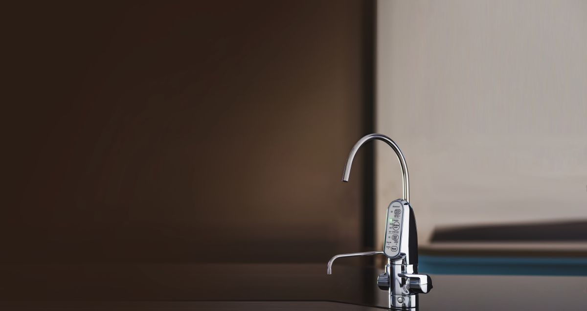 Máy lọc nước tạo ion kiềm Cleansui EU301