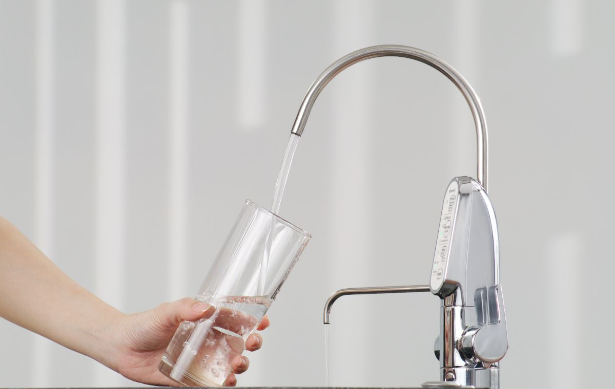 Nước ion kiềm là lựa chọn phù hợp giúp da căng bóng