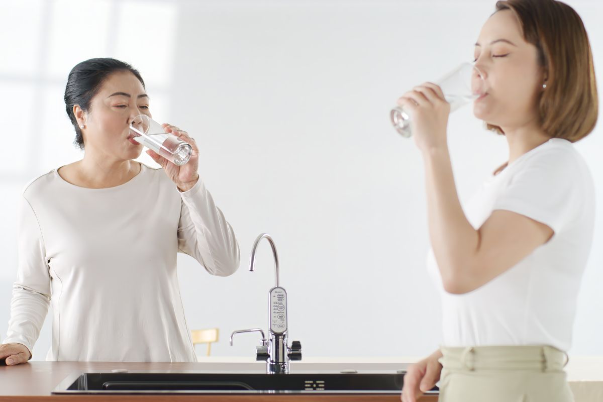 Nước ion kiềm giúp bổ sung khoáng chất và hỗ trợ quá trình trao đổi chất