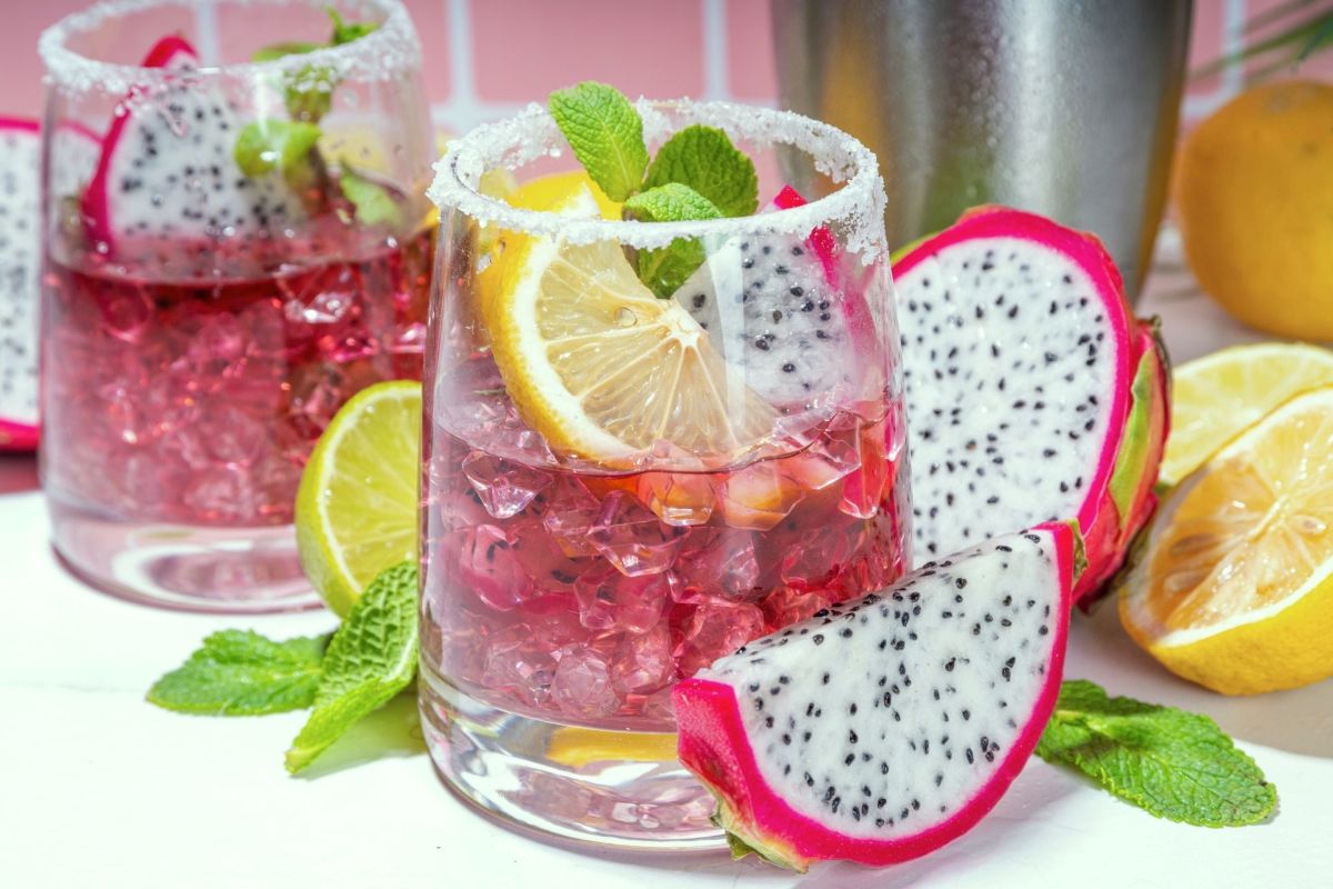 Nước detox cam, chanh, dưa leo, thanh long hỗ trợ ngăn ngừa mụn