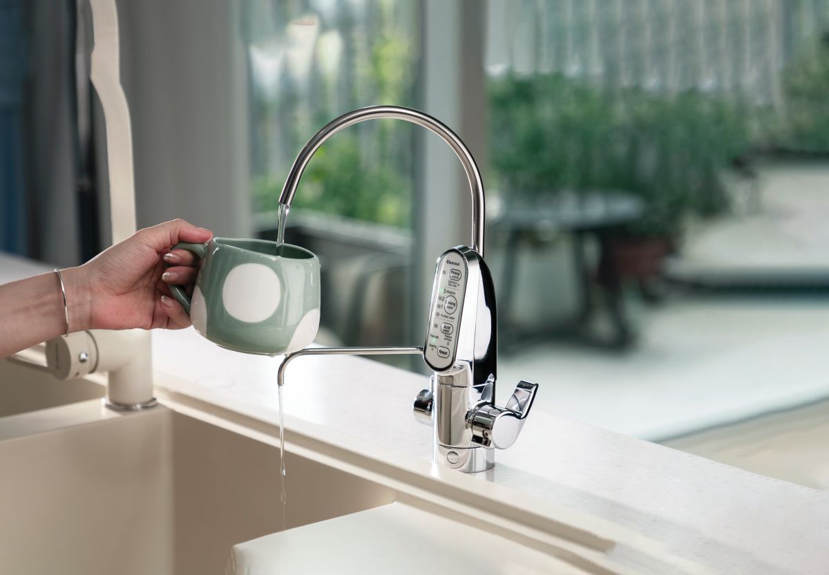 Một trong những cách thanh lọc cơ thể là vận động kết hợp với uống nước ion kiềm