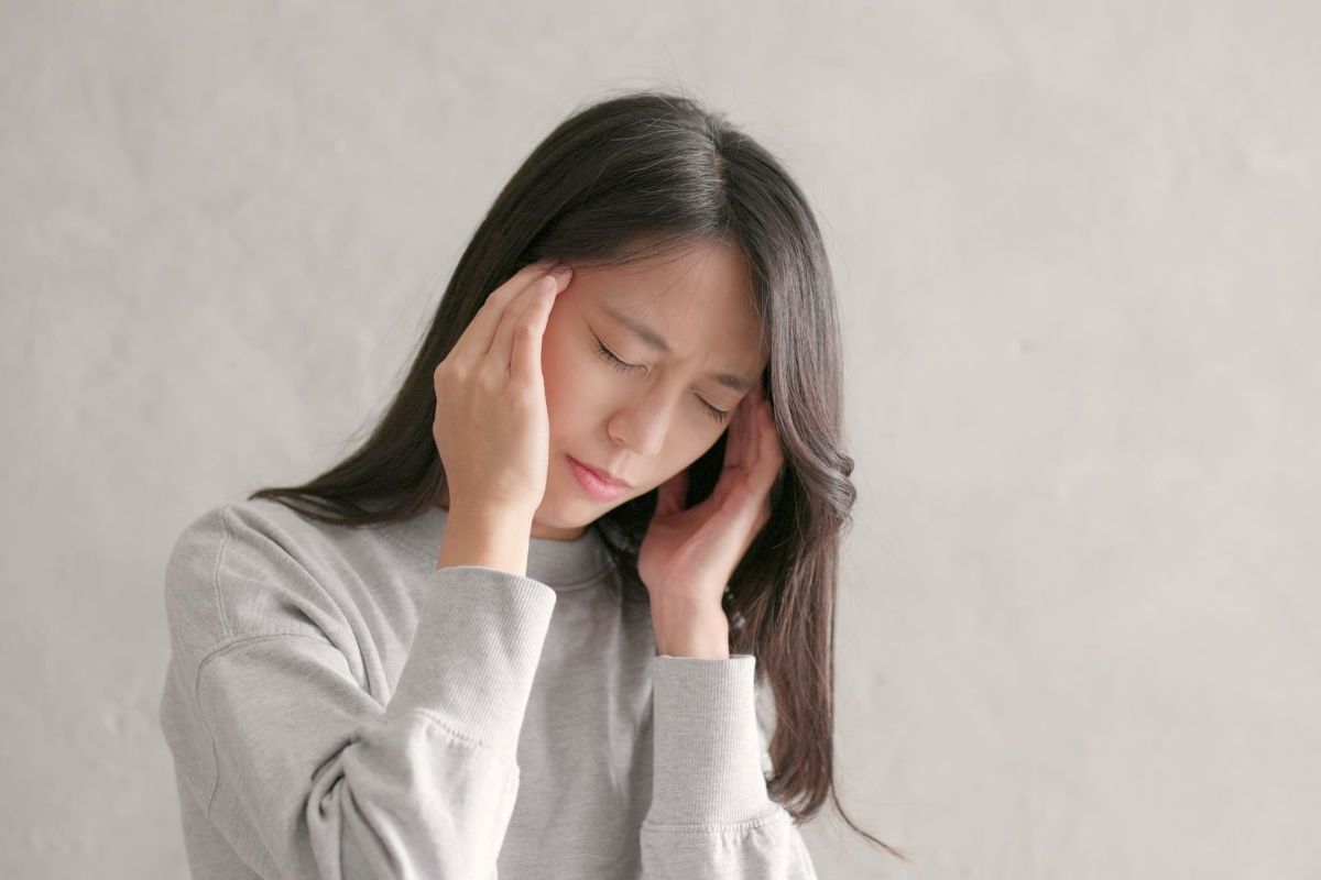 Uống ít nước bị gì? Uống ít nước có thể gây đau đầu