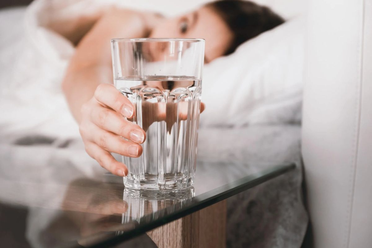 Uống nước trước khi ngủ giúp cơ thể thanh lọc tự nhiên