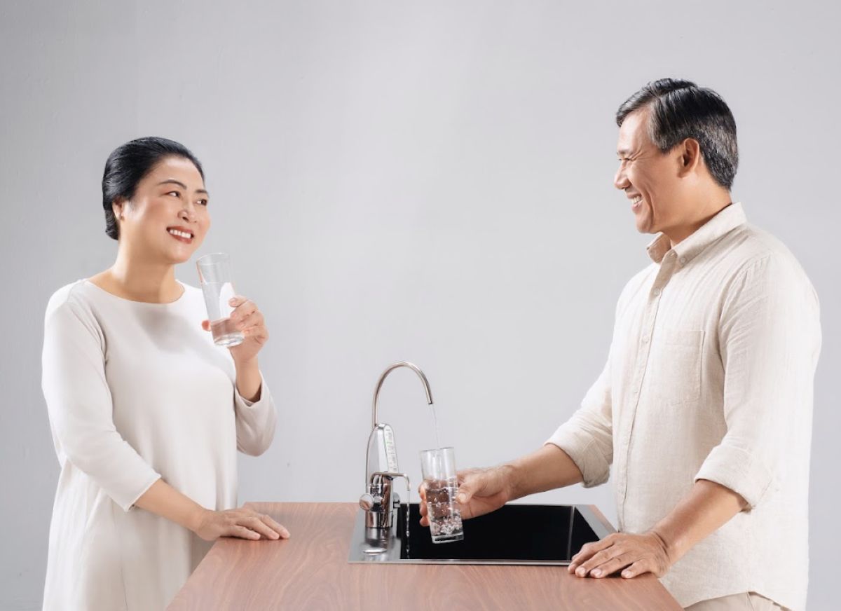 Uống nước ion kiềm giúp hỗ trợ cải thiện các vấn đề về dạ dày
