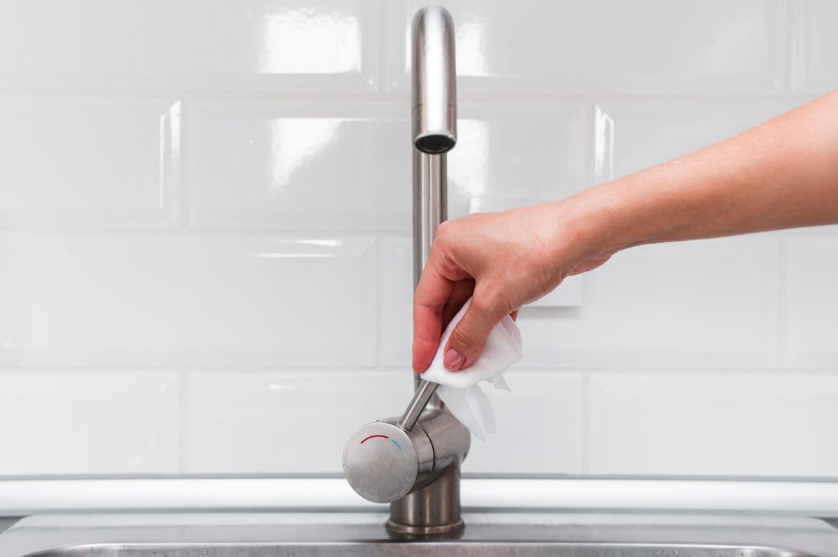 Kiểm tra và bảo dưỡng các thiết bị thường xuyên để tránh xuất hiện cặn canxi