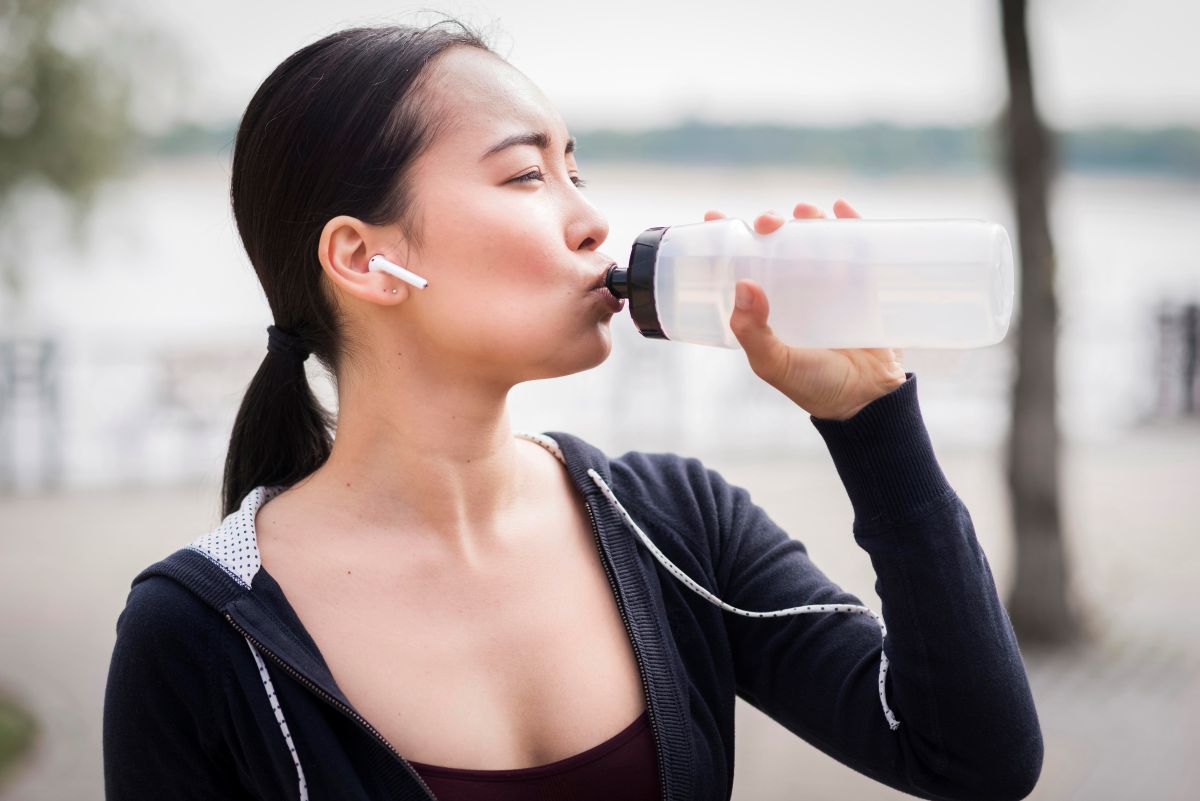 Chơi thể thao nên uống nước gì để cải thiện sức khỏe?