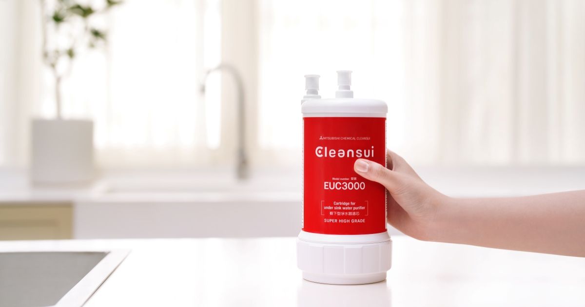 Bộ lọc EUC3000 của Mitsubishi Cleansui có thể lọc các tạp chất gây hại trong nước như phenol
