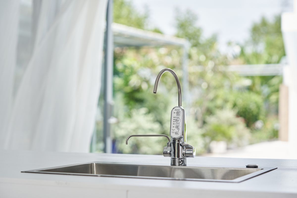 Máy lọc nước loại nào tốt nhất? Thiết bị lọc nước tạo ion kiềm EU301