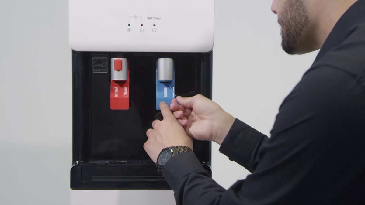 Máy lọc nước nóng lạnh không lạnh là do đâu? Cách xử lý hiệu quả