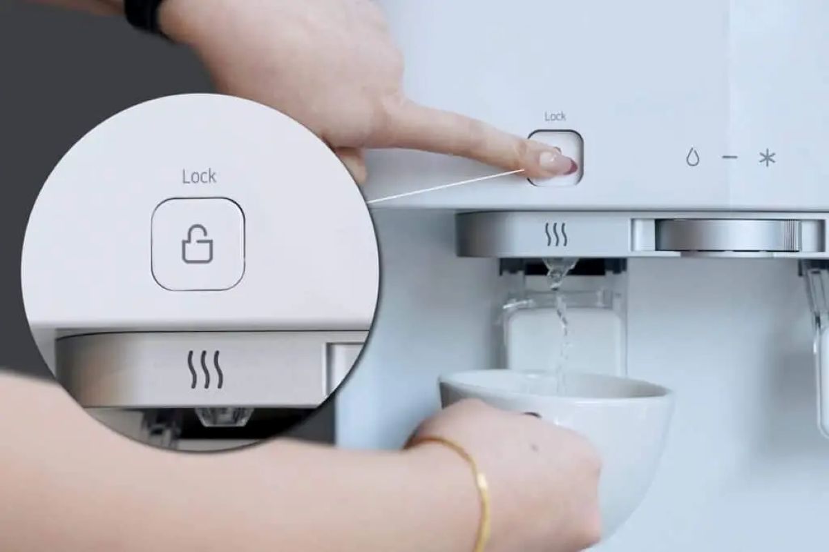 Máy lọc nước nóng lạnh không lạnh có thể do khóa an toàn chưa được mở
